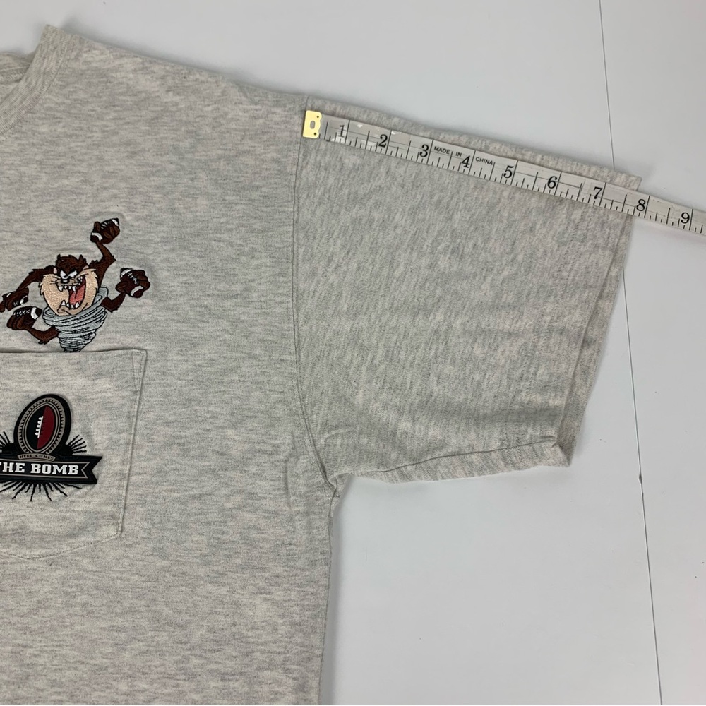 Vintage Taz Looney Tunes Tee Tasmanian Devil Football T-Shirt Size Medium - Picture 7 of 8